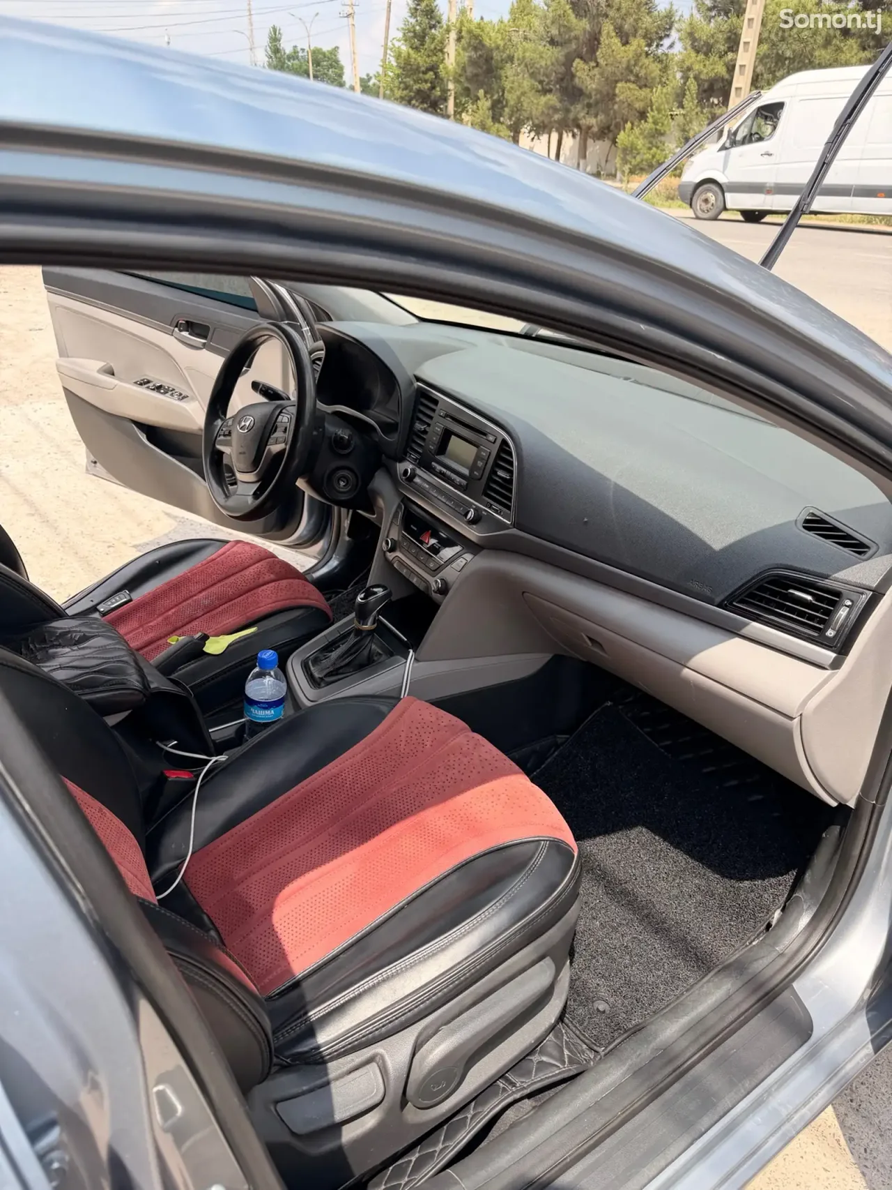 Hyundai Elantra 2017 · 2.0 AT