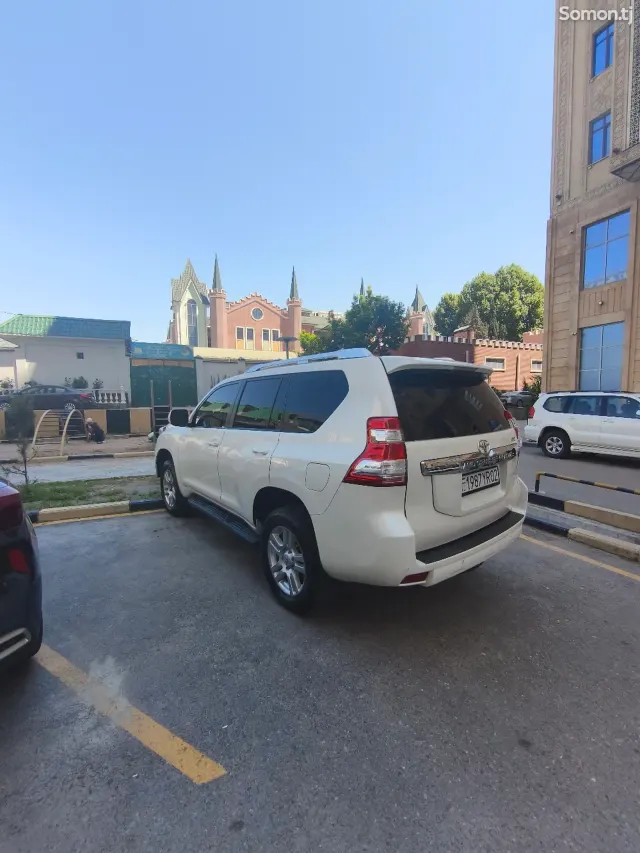 Toyota Land Cruiser Prado 2011 · 2.7 AT