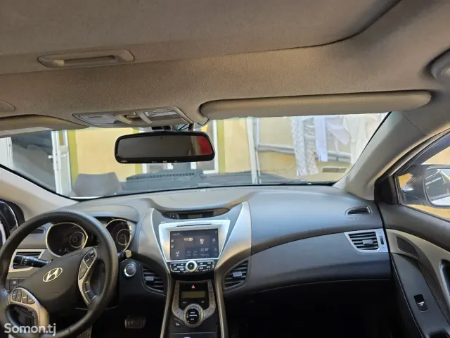 Hyundai Avante 2013 · 1.6 AT