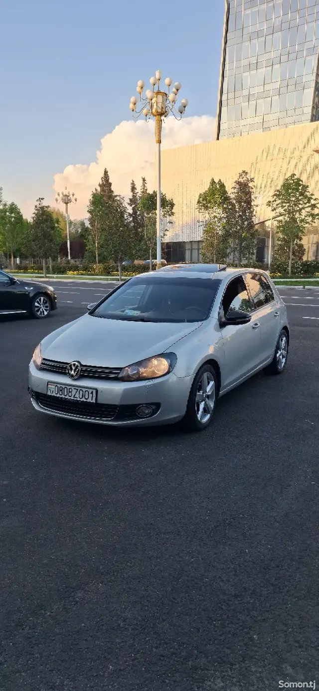 Volkswagen Golf 2012 · 1.6 MT