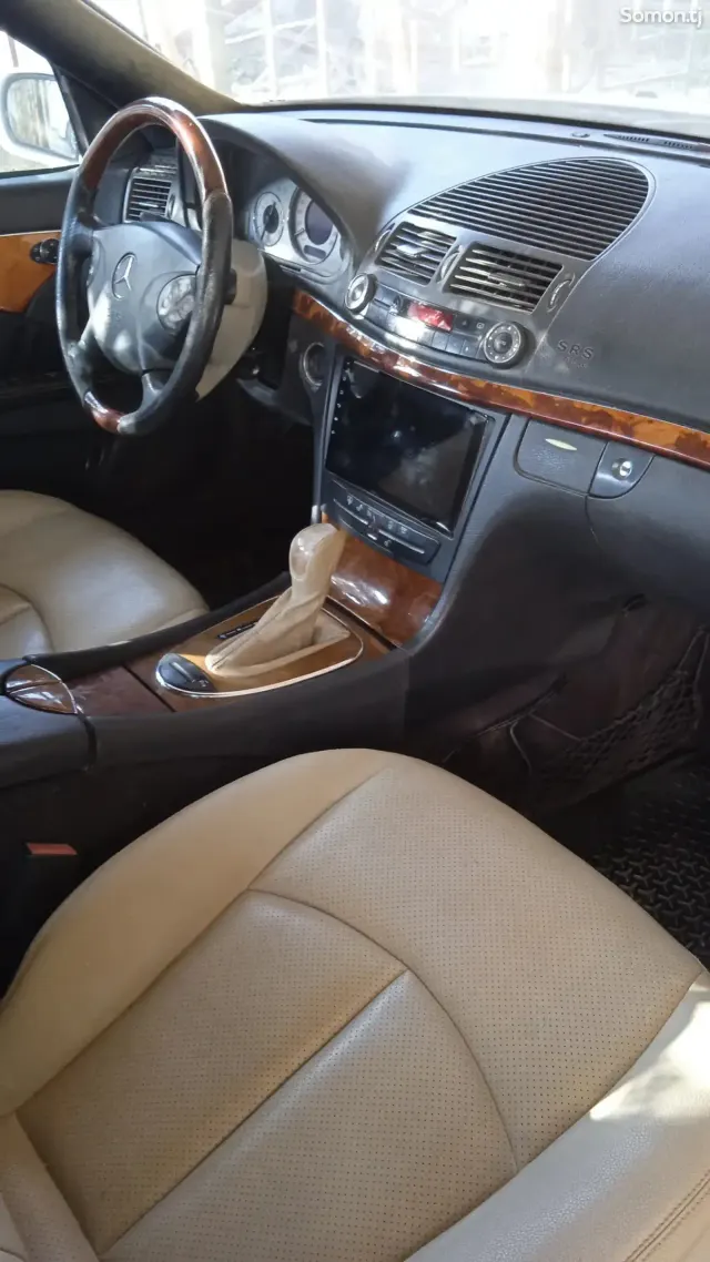 Mercedes-Benz E class 2003 · 2.4 AT