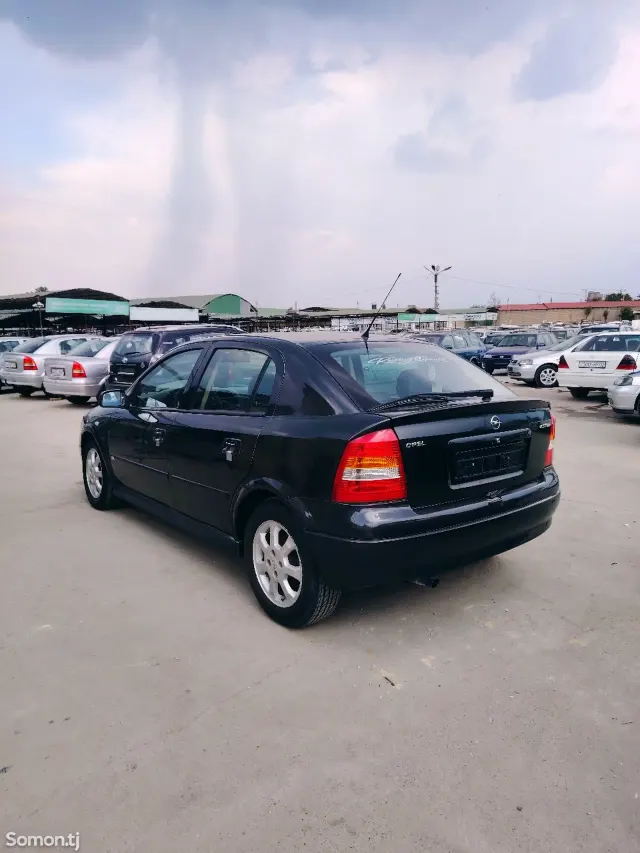 Opel Astra G 2001 · 1.6 MT