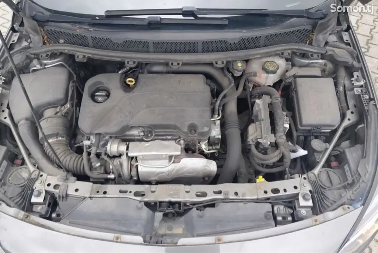 Opel Astra K 2020 · 1.4 AT