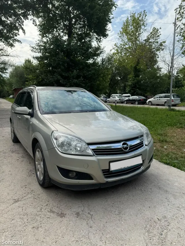 Opel Astra H 2008 · 1.6 MT