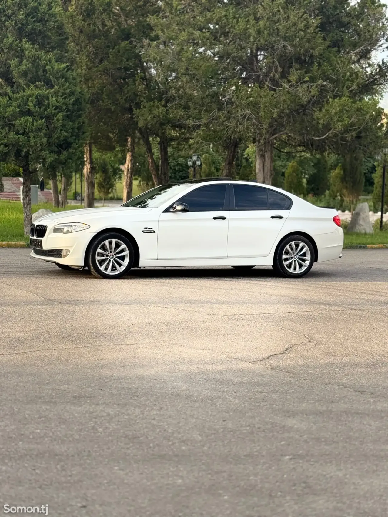 BMW 5 series 2011 · 2.0 AT