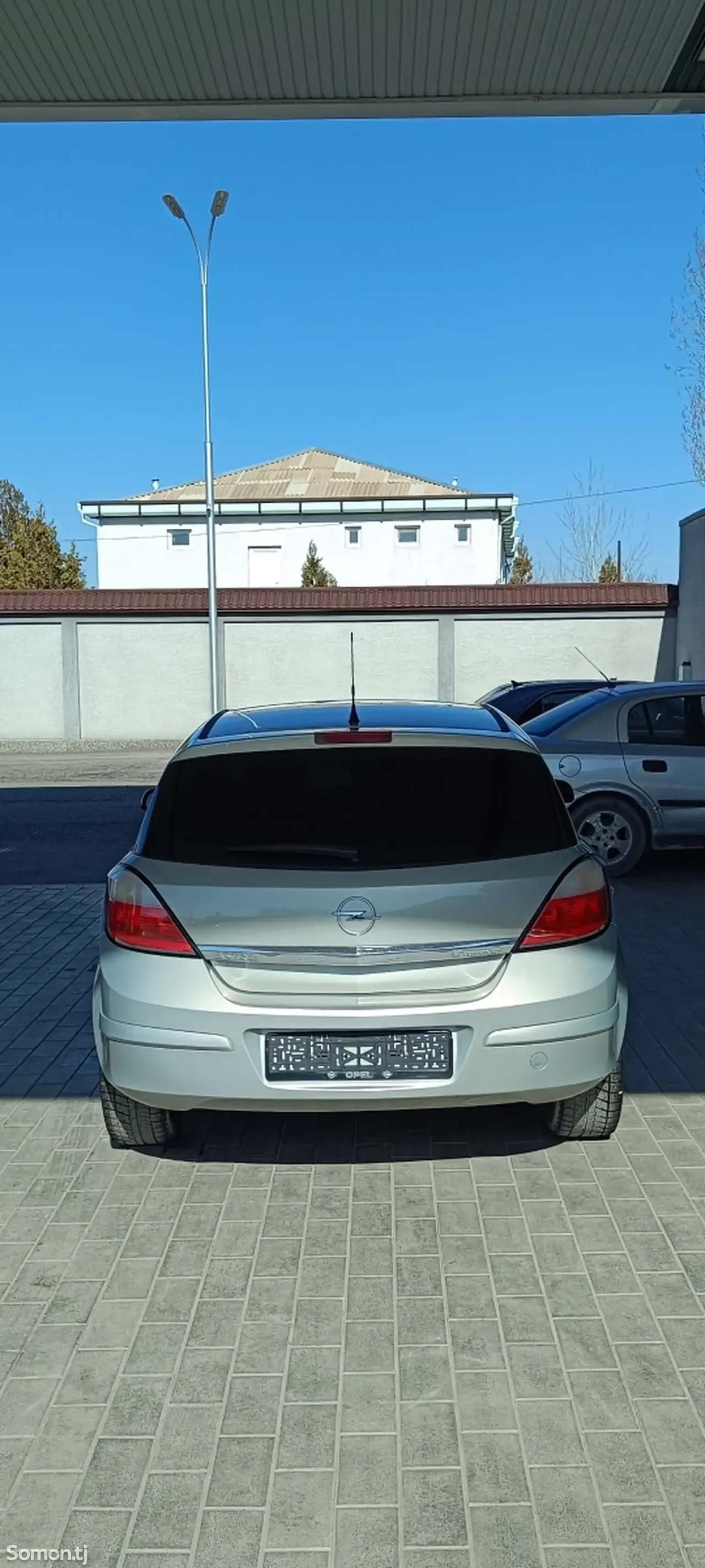Opel Astra H 2006 · 1.6 MT