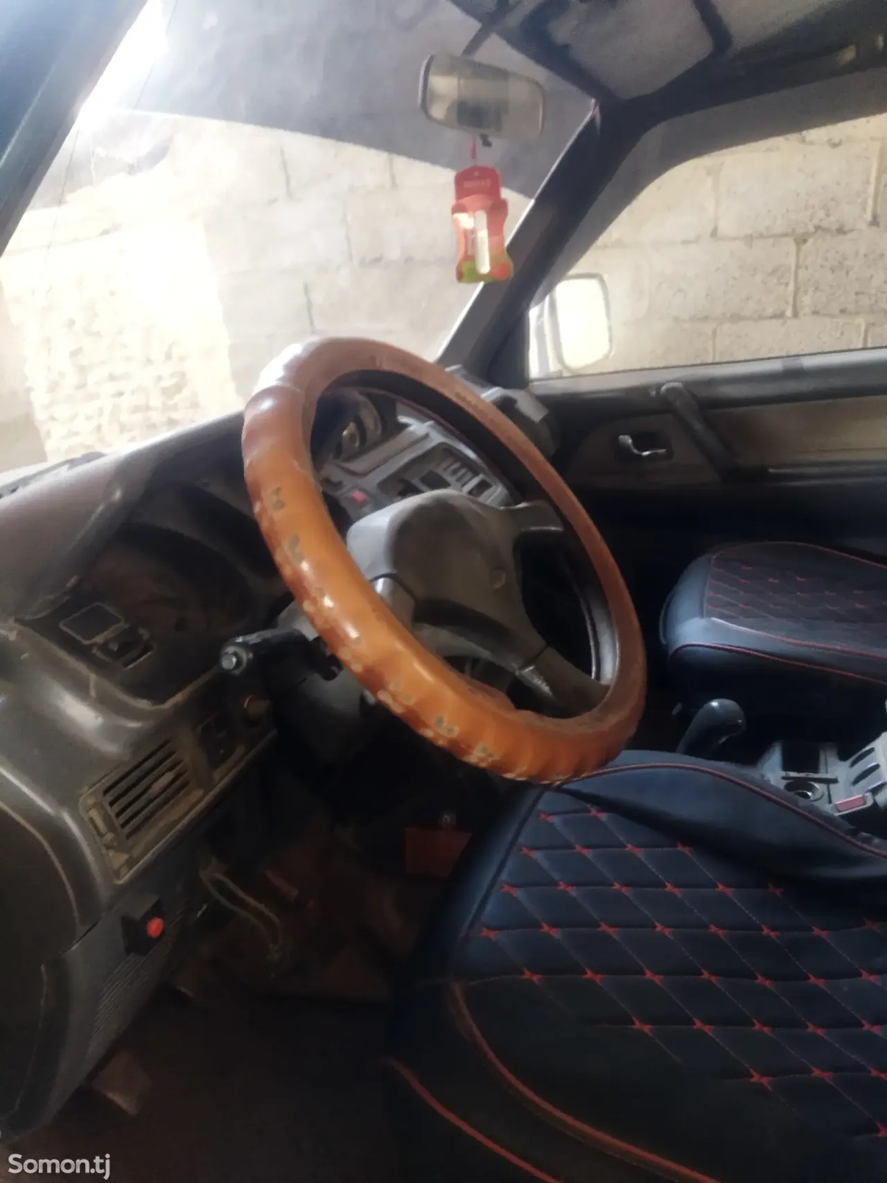Mitsubishi Pajero JR 1997 · 1.6 MT