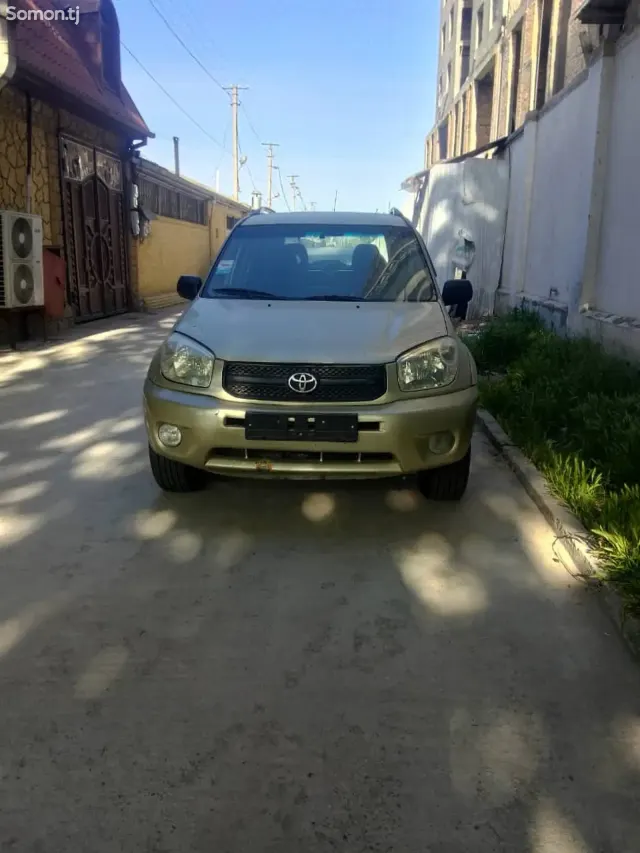 Toyota RAV 4 2004 · 2.4 MT