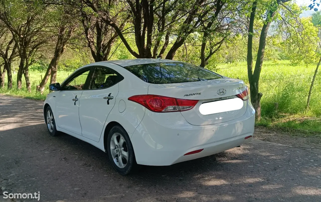 Hyundai Avante 2011 · 1.6 AT