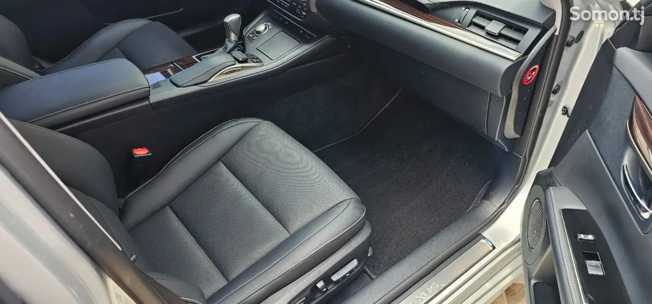 Lexus ES series 2017 · 3.0 AT