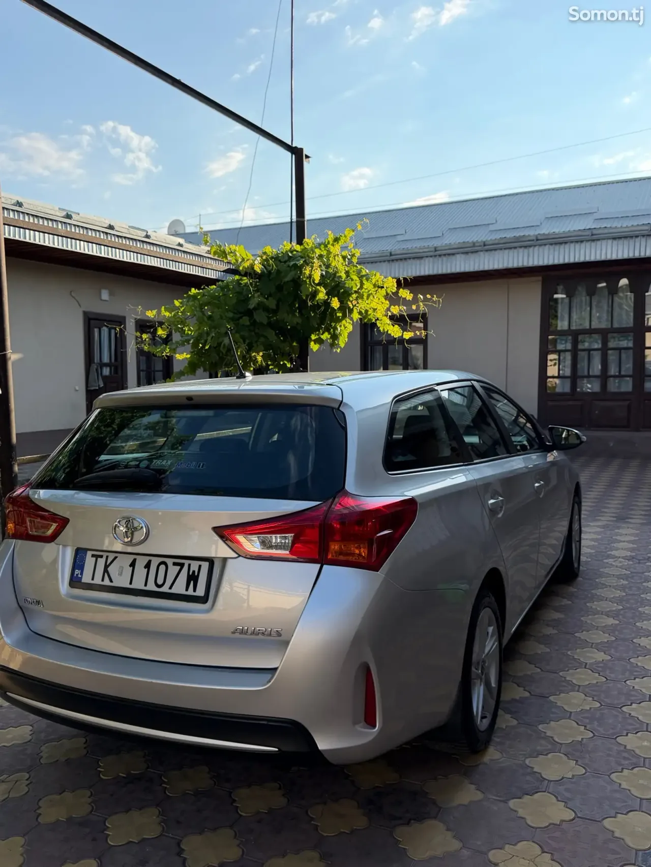 Toyota Auris 2014 · 1.6 MT