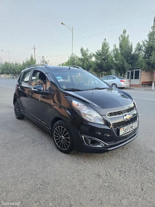 Chevrolet Spark 2014 · 1.0 AT
