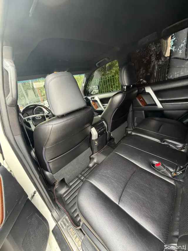 Toyota Land Cruiser Prado 2014 · 4.0 AT