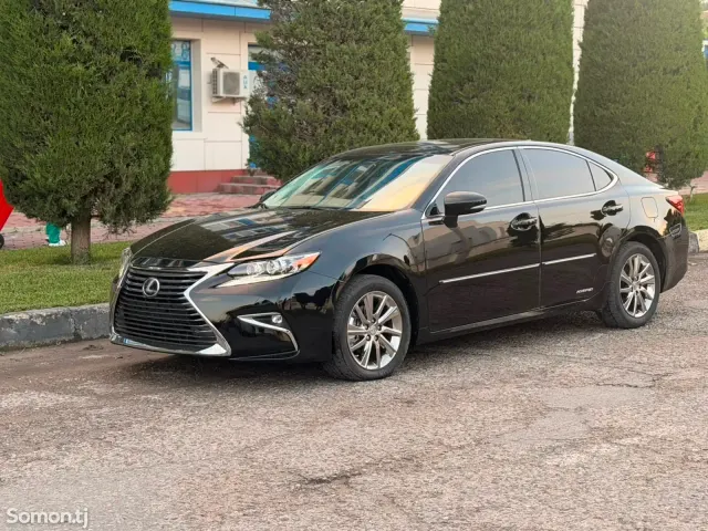 Lexus ES series 2016 · 2.5 AT