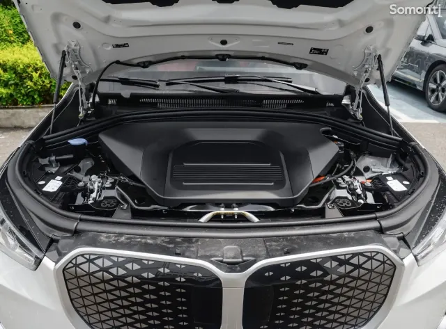 BMW iX 2025 · AT