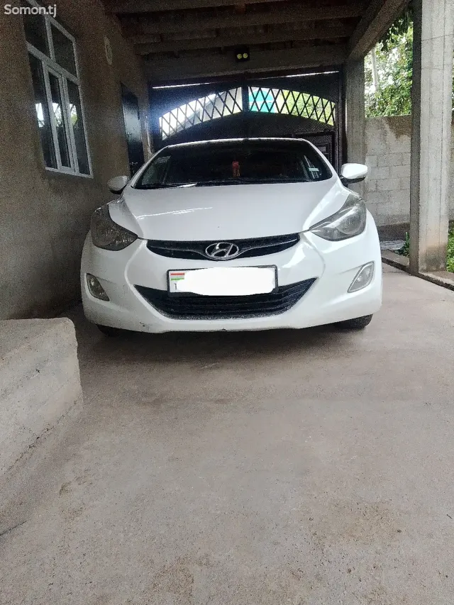Hyundai Avante 2012 · 1.6 AT