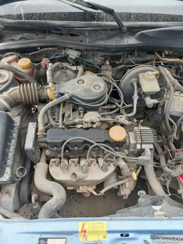 Opel Vectra A 1994 · 1.6 MT