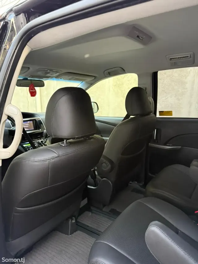 Toyota Estima 2014 · 2.4 AT