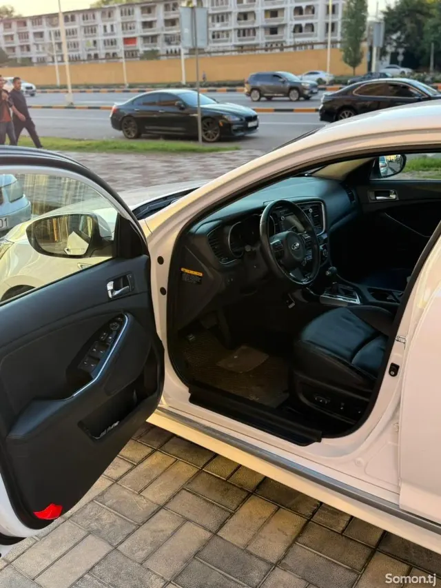Kia K5 2015 · AT