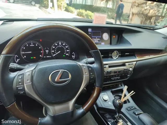 Lexus ES series 2015 · 3.5 AT