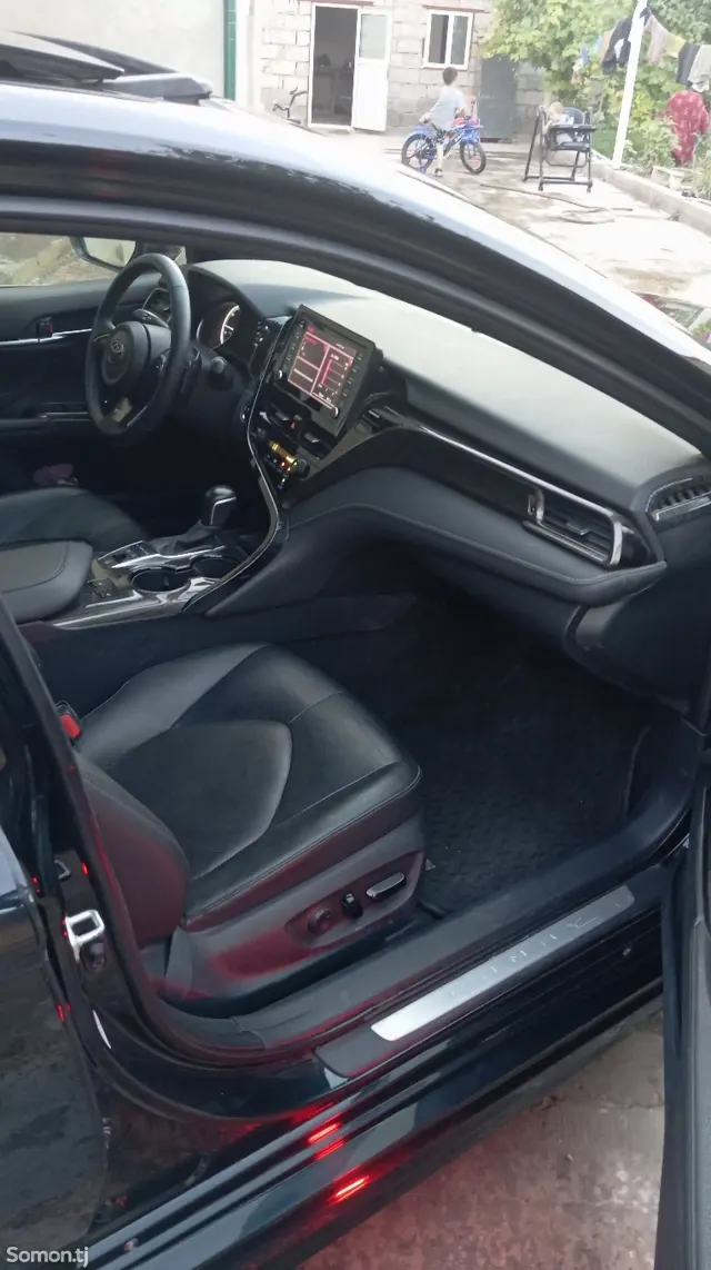 Toyota Camry 2018 · 2.5 AT