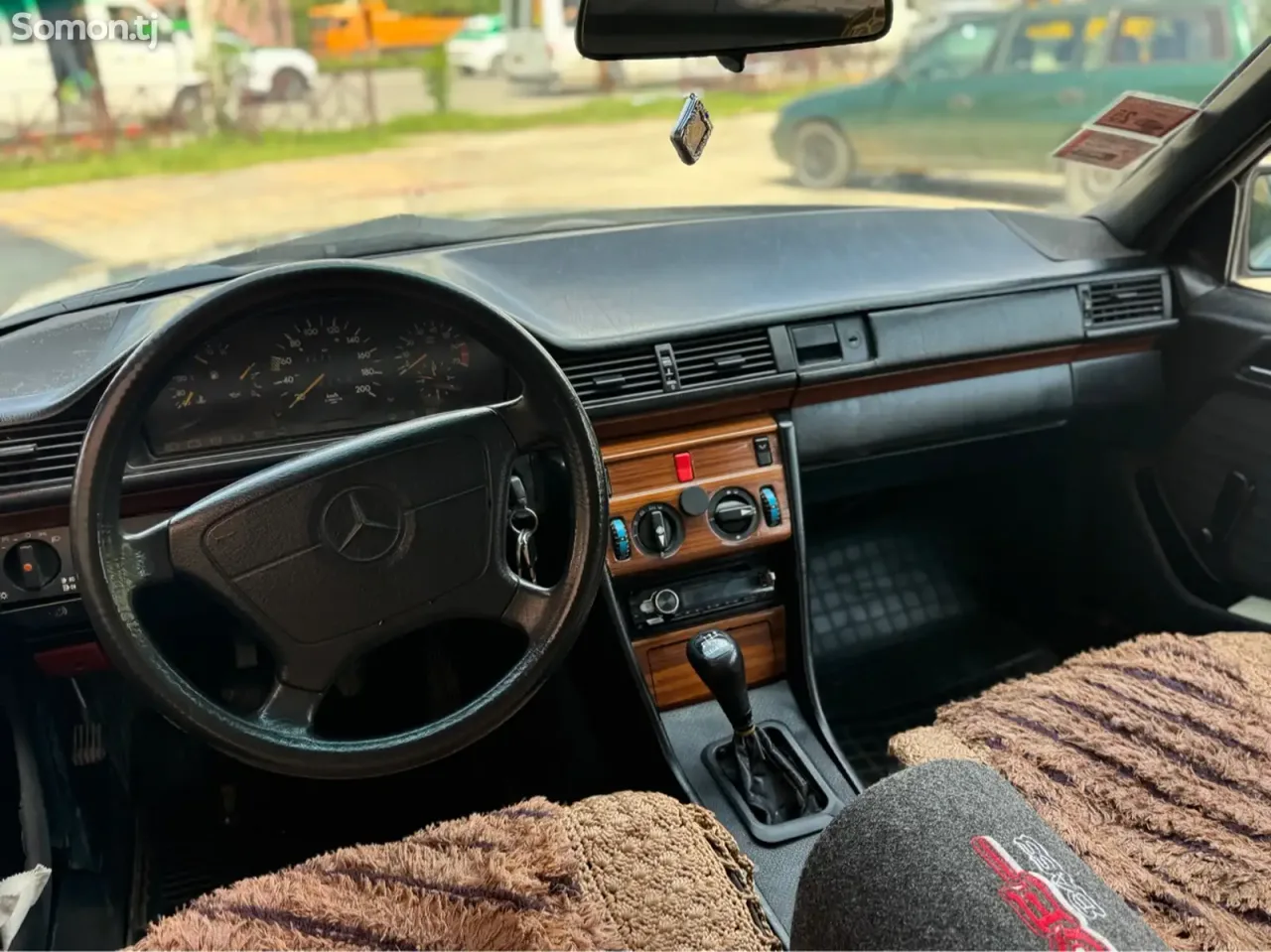 Mercedes-Benz W124 1992 · 2.0 MT