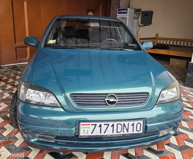 Opel Astra G 2001 · 1.6 MT