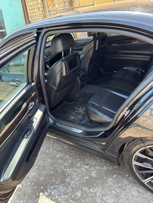 BMW 7 series 2010 · 4.4 AT