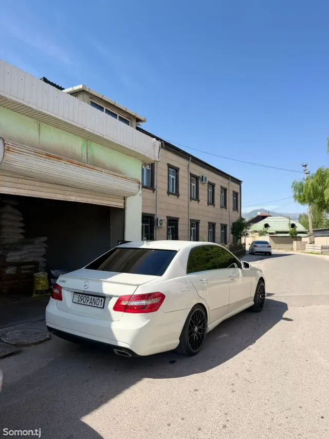 Mercedes-Benz E class 2011 · 3.5 AT