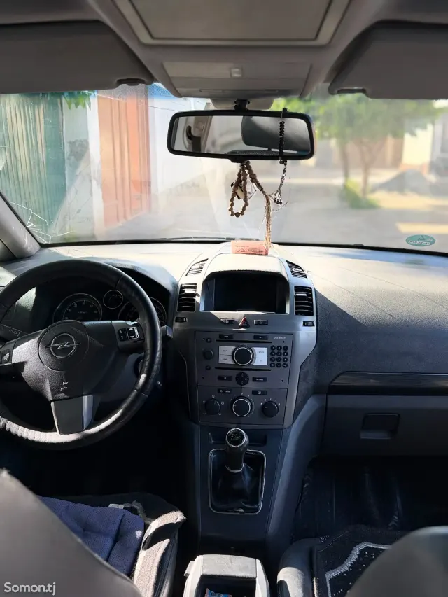Opel Zafira 2006 · 1.8 MT