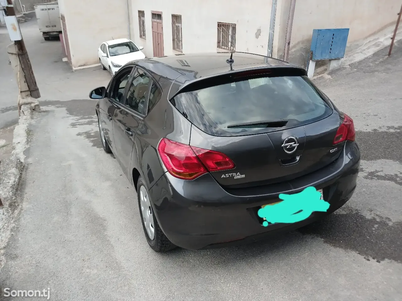 Opel Astra J 2011 · 1.7 MT