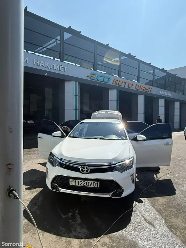 Toyota Camry 2015 · 2.5 AT