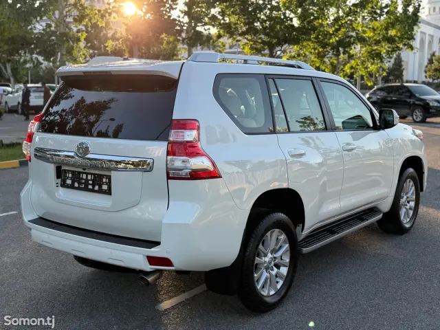 Toyota Land Cruiser Prado 2016 · 4.0 AT