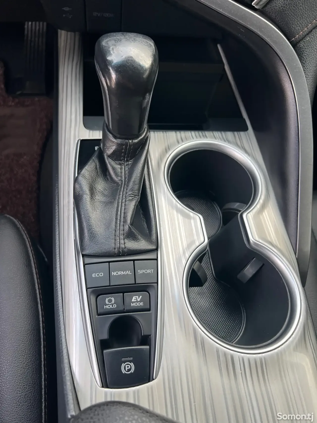 Toyota Camry 2019 · 2.5 AT