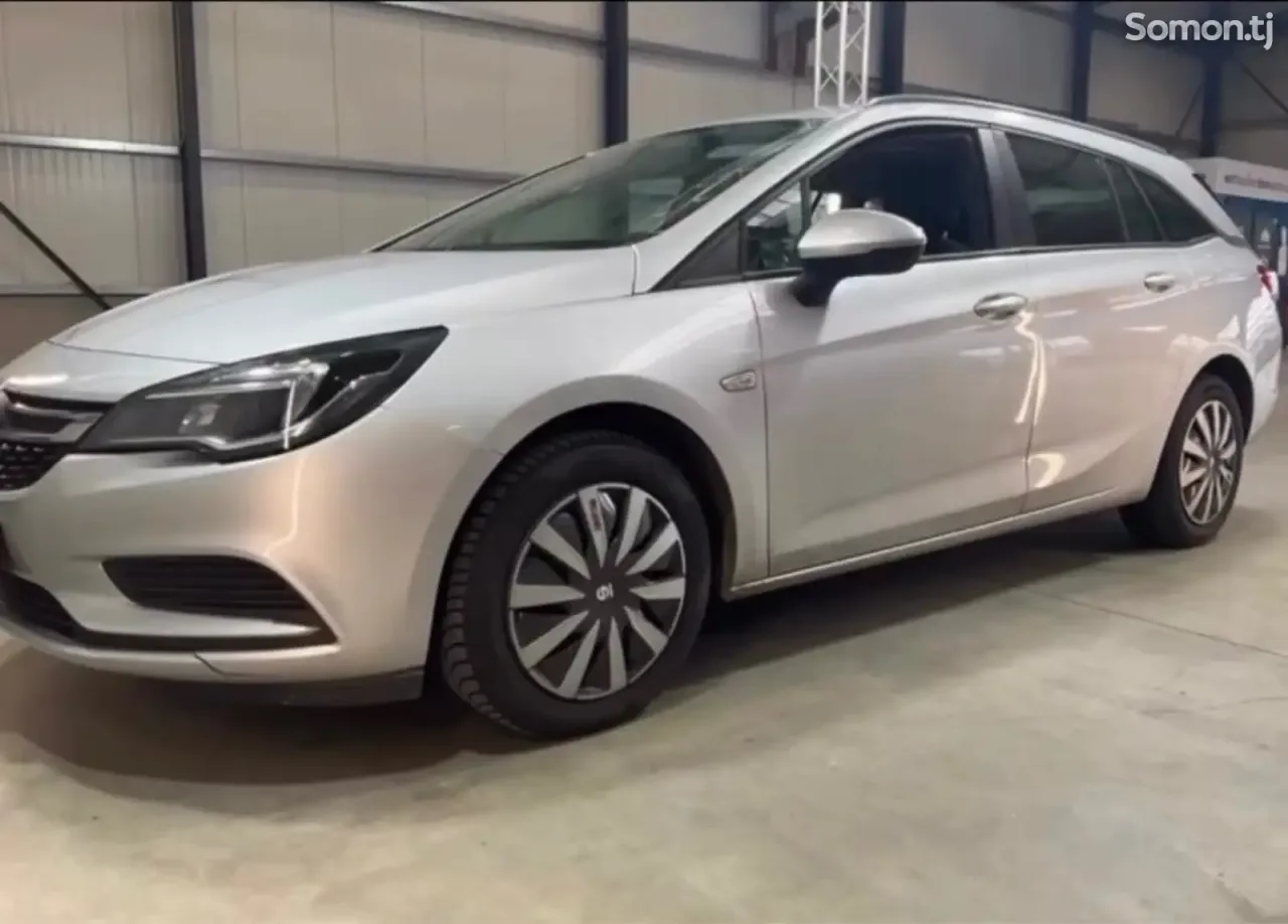 Opel Astra K 2016 · 1.6 MT