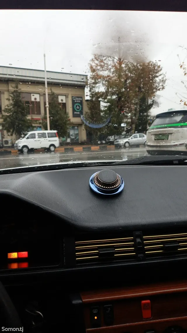 Mercedes-Benz W124 1993 · 2.0 MT
