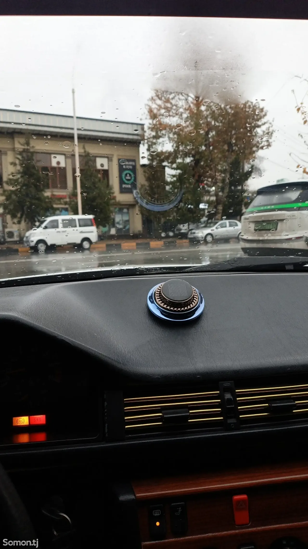 Mercedes-Benz W124 1993 · 2.0 MT