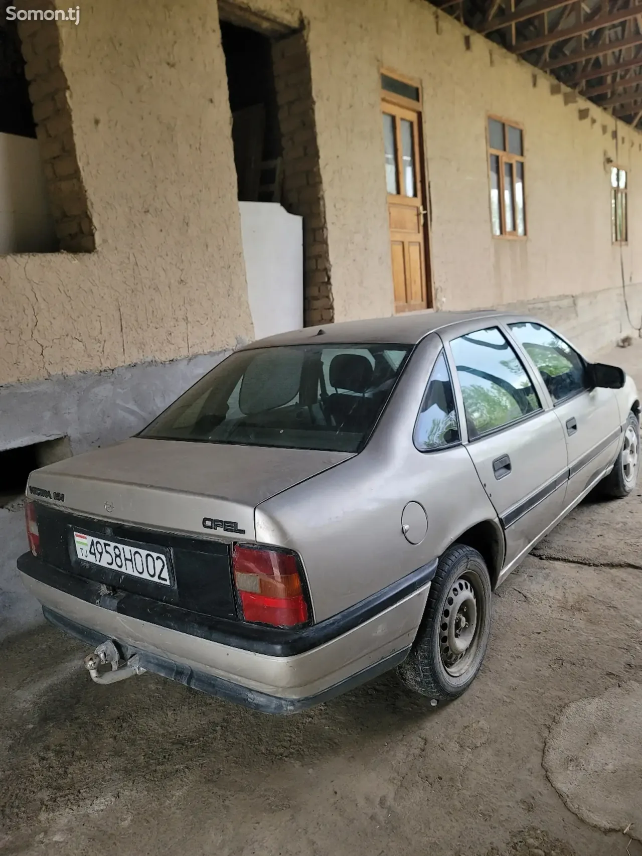 Opel Vectra A 1993 · 1.6 MT