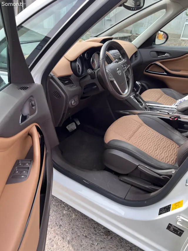 Opel Zafira 2015 · 1.6 AT