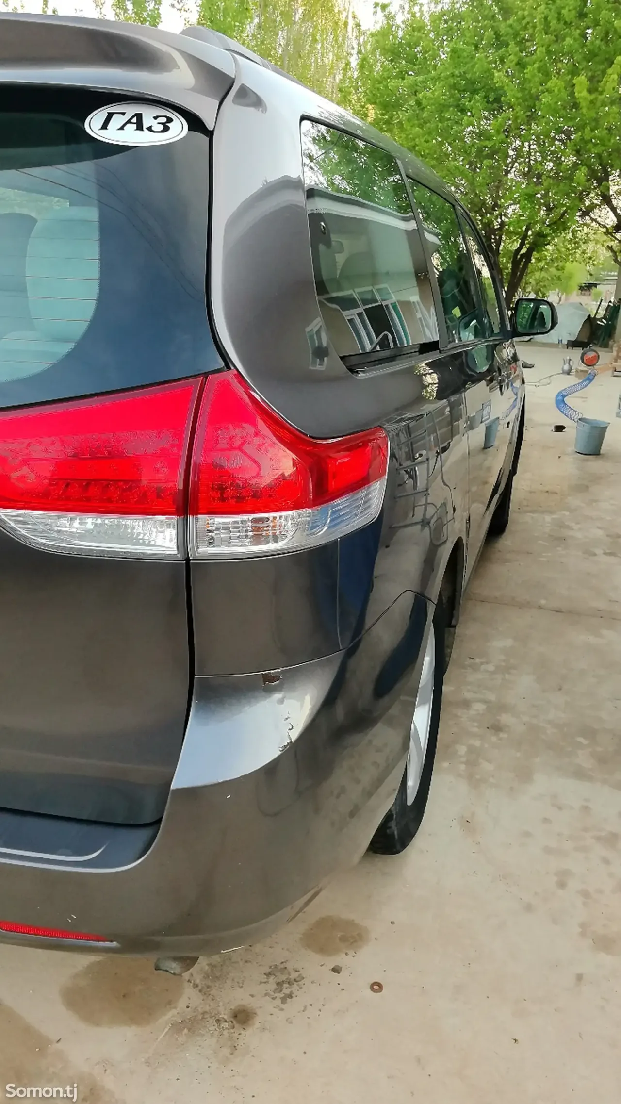 Toyota Sienna 2011 · 3.5 AT