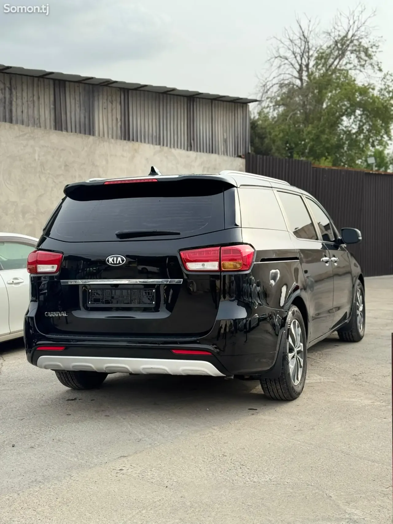 Kia Carnival 2015 · 2.2 AT