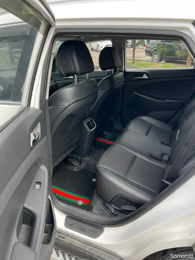 Hyundai Tucson 2016 · 1.6 AT