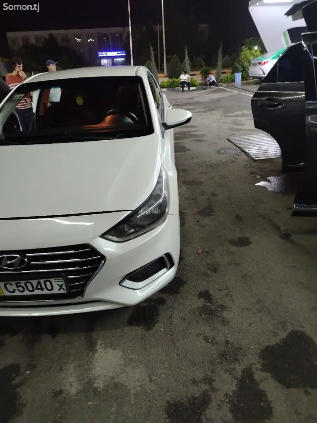 Hyundai Accent 2018 · 1.6 AT