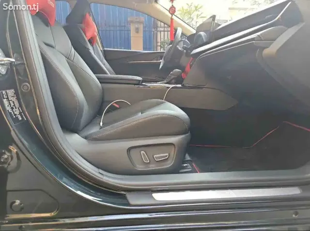 Toyota Camry 2025 · 2.0 AT