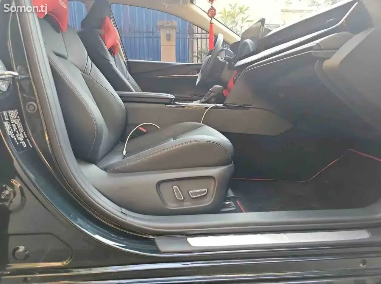 Toyota Camry 2025 · 2.0 AT