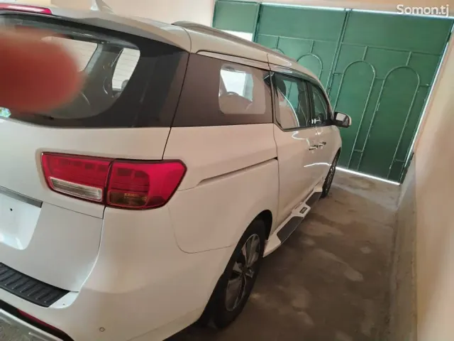 Kia Carnival 2015 · 2.2 AT