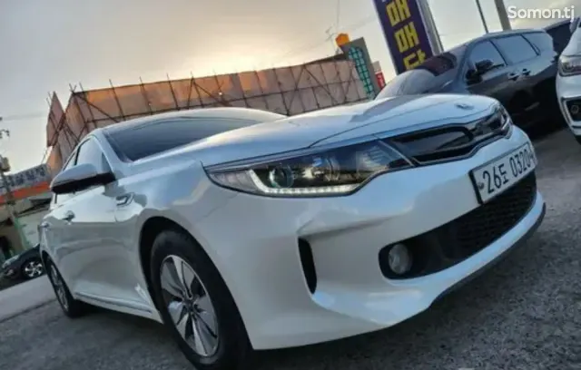 Kia K5 2016 · 2.0 AT