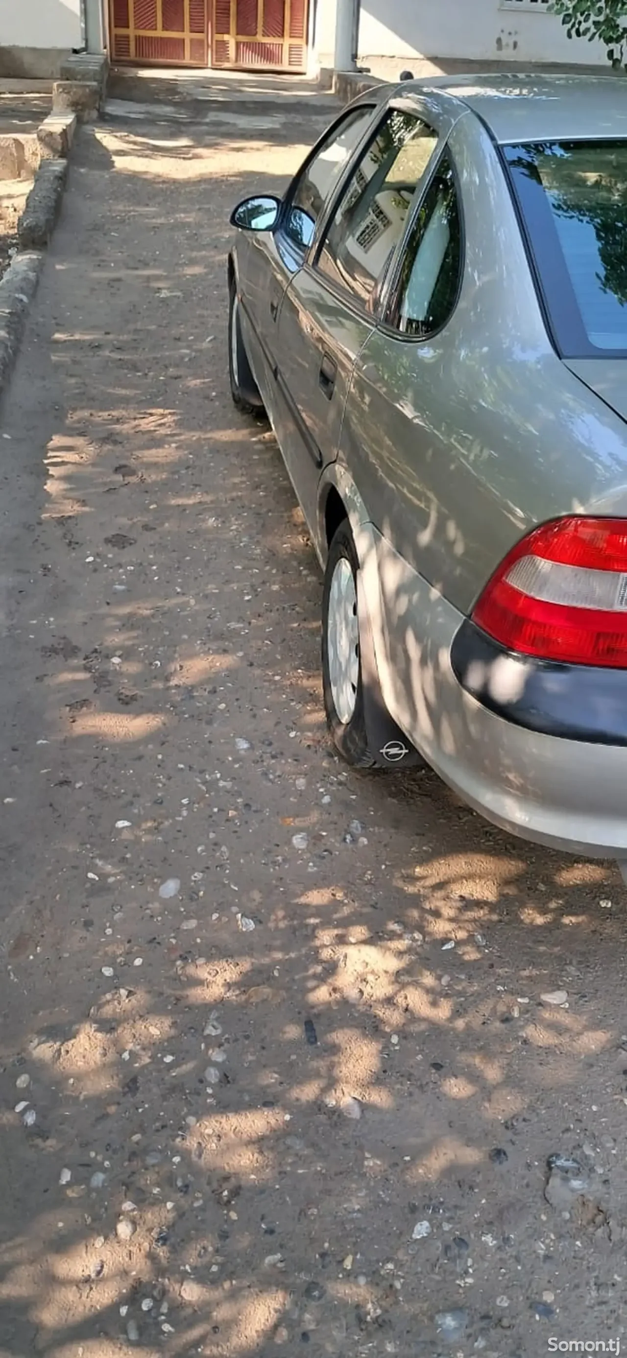 Opel Vectra B 1996 · 1.6 MT
