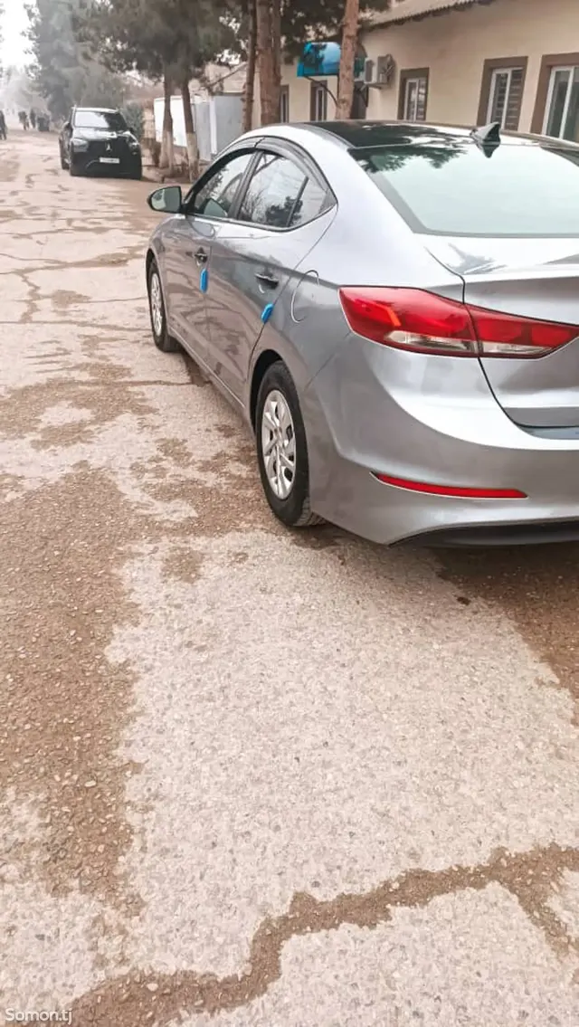 Hyundai Elantra 2017 · 2.0 AT