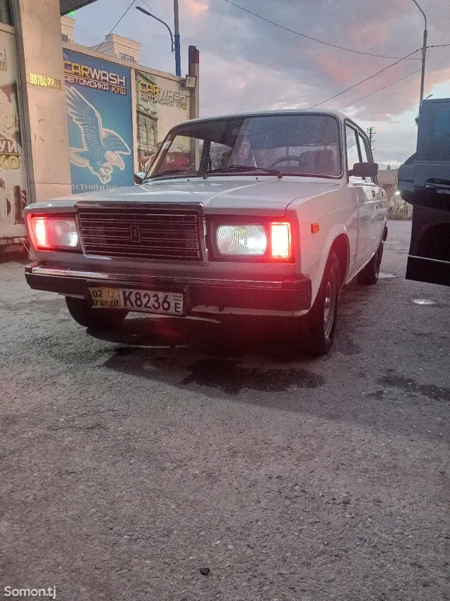 Lada (ВАЗ) 2107 2005 · 1.7 MT